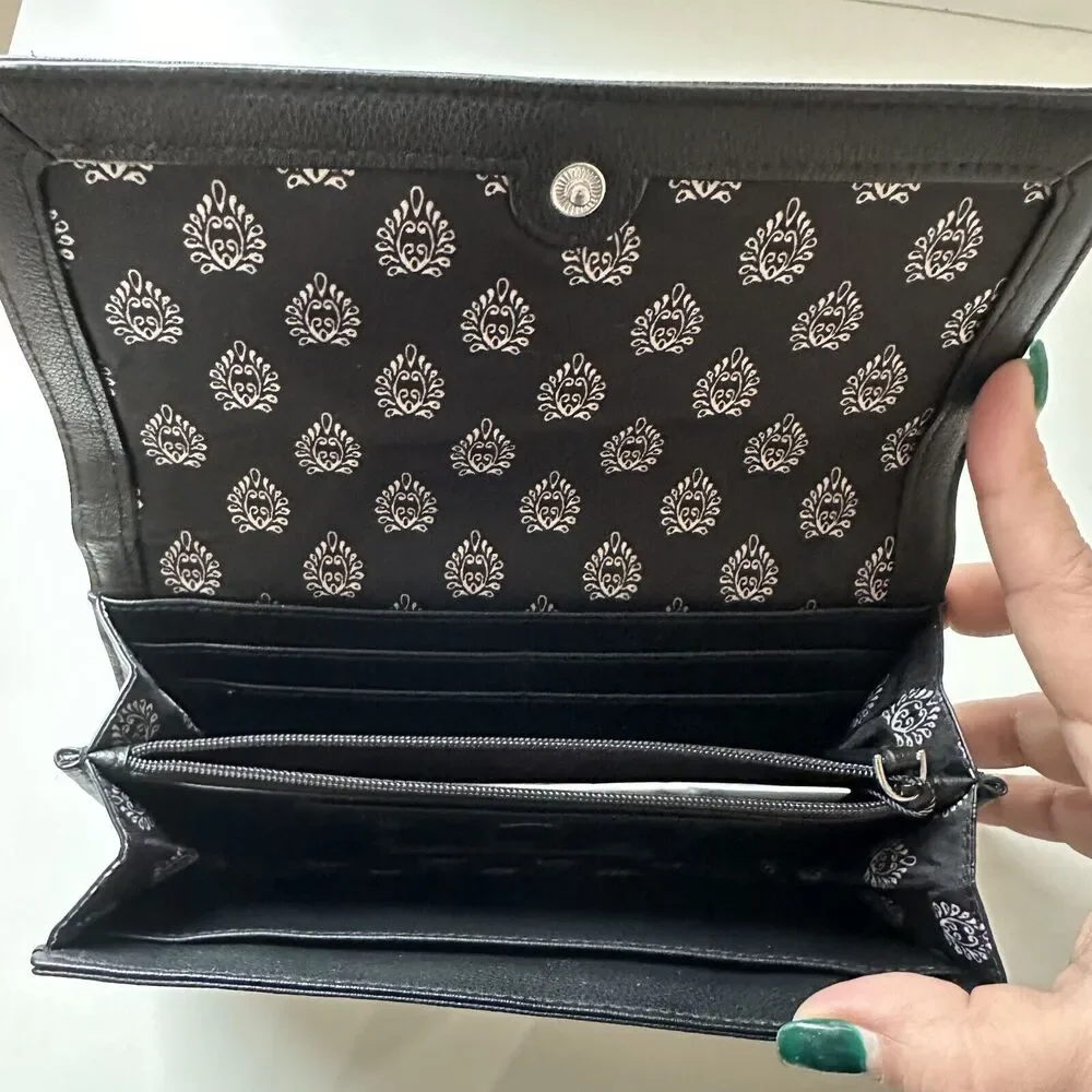 Vera Bradley Audrey Snow Lotus Pattern Wallet NWT - Picture 6 of 7